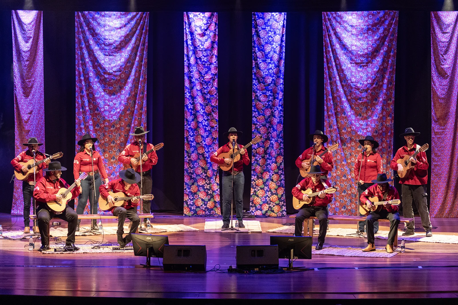 Projeto “Circulação Violaço” chega a Santana do Paraíso com show gratuito na 9ª Festa do Tropeiro