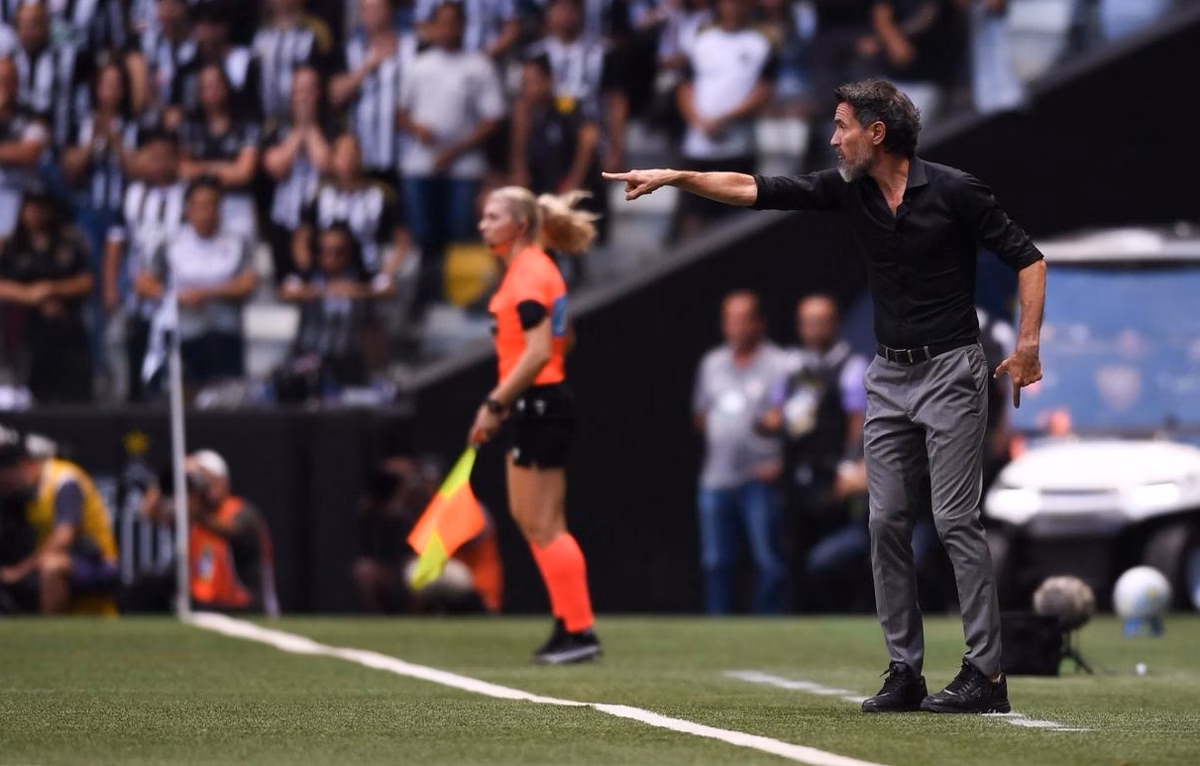 Domínguez tenta melhorar defesa do Atlético antes de duelo pela Copa do Brasil