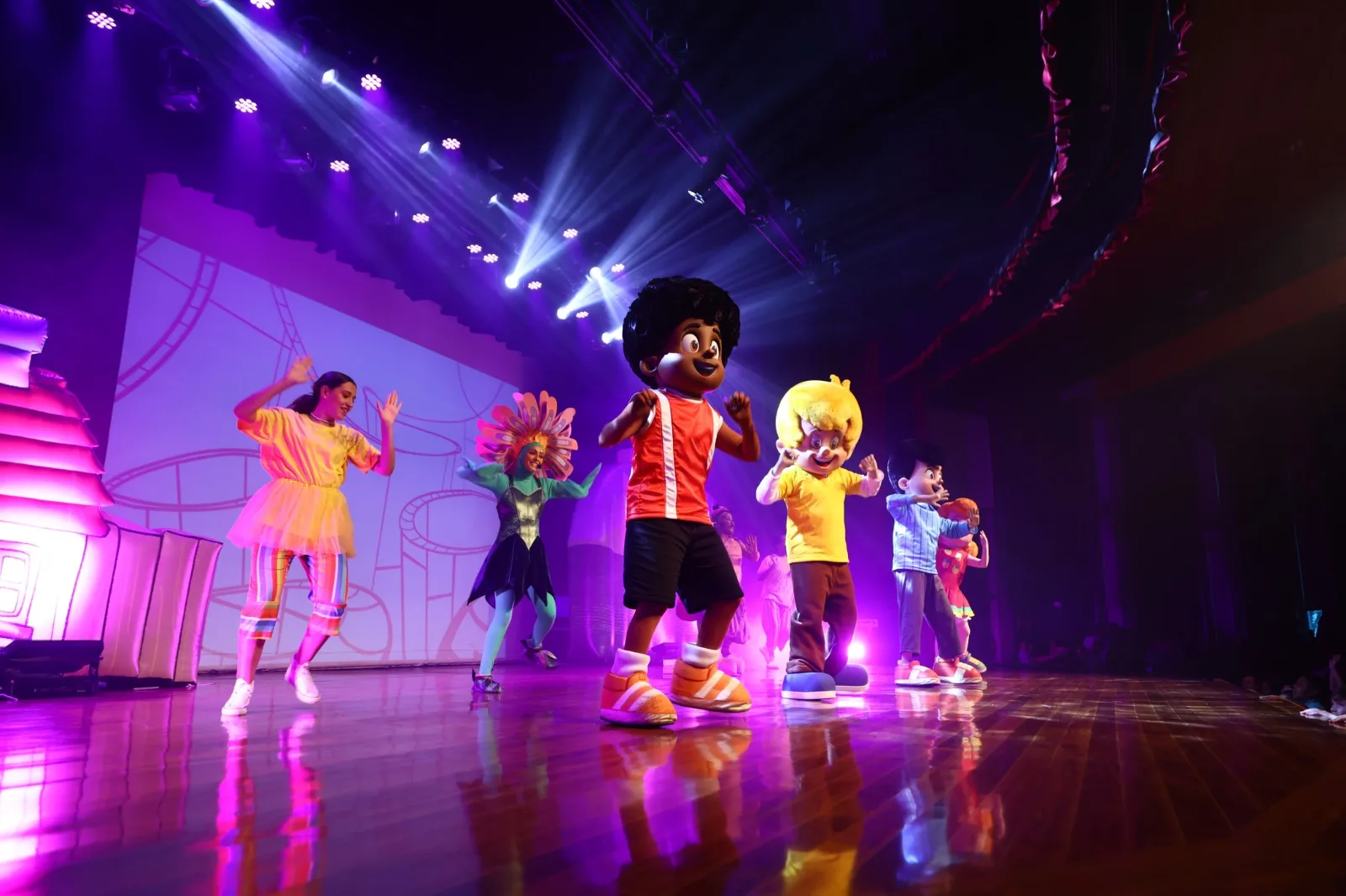 Comédia, rock, MPB e espetáculo infantil são destaques no Teatro Usiminas em junho