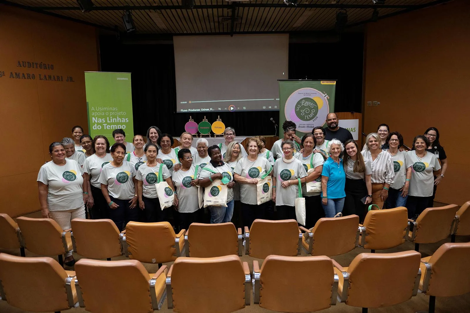 Mulheres do Vila Ipanema têm primeira aula do Projeto Nas Linhas do Tempo